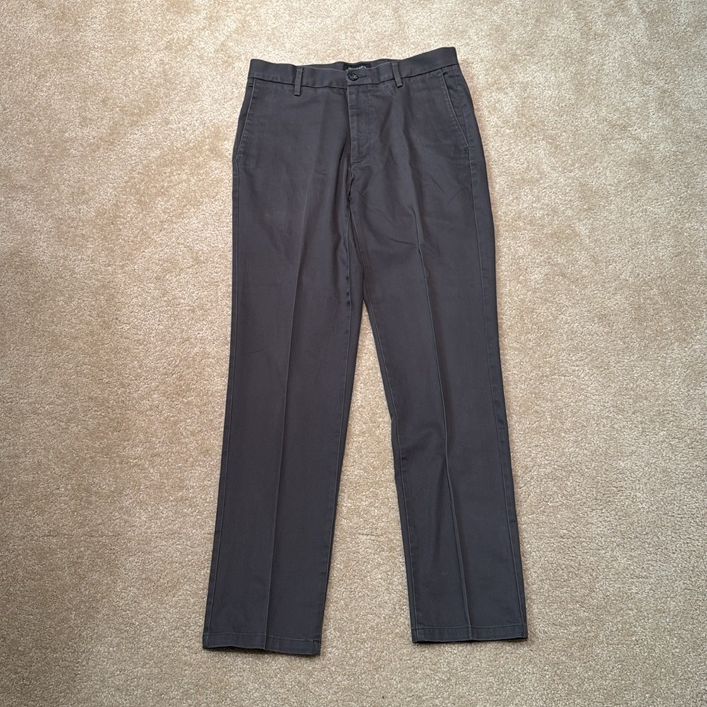 Dockers Men's Gray Chinos